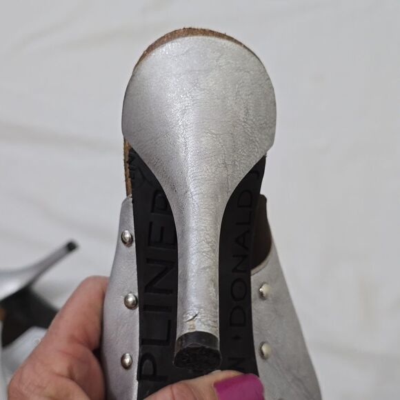 DONALD J PLINER METALLIC STUDDED PEEP TOE HEELED SHOES SIZE 8 - Picture 8 of 9